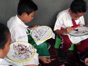 Ketika Siswa SD Belajar Membatik
