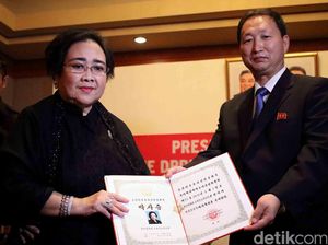Rachmawati Terima Gelar Doktor Honoris Causa dari Universitas Kim Il Sung
