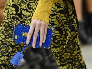 Dirilis Pertamakali, iPhone Case Louis Vuitton Menarik Atensi di Paris