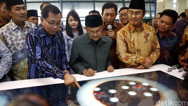 Habibie Kunjungi Gerai BRI Digital di Terminal 3 Ultimate