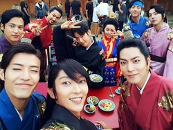 Daebak! Lee Jun Ki Rayakan 1 Juta Pengikut Instagram di Lokasi Syuting