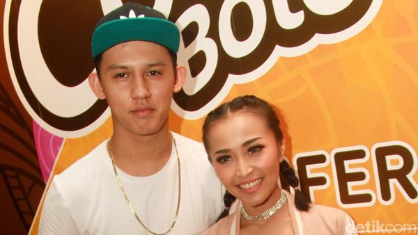 Lovebird! Rini Wulandari dan Jevin Julian