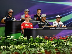 Cairkan Suasana, Hamilton Mainkan Snapchat Saat Konferensi Pers