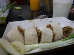 Jalan-jalan ke Semarang, Jangan Lupa Makan Lumpia