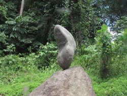 Sungai dengan Batu-batu Misterius di Sungai Nimanga