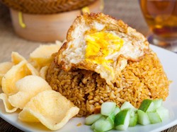 Lauk-pauk Pelengkap Ini Jadi Identitas Nasi Goreng Indonesia