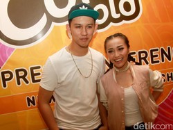 Ditanya Kapan Nikah dengan Jevin Julian, Rini Wulandari Minta Doa