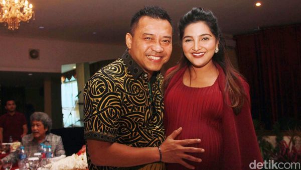 Hamil Tua, Ashanty Tetap Dampingi Anang Hermansyah