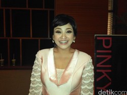 Agni Pratistha Ketagihan Gunduli Rambut