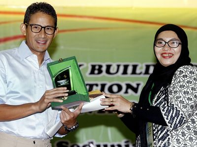 Sandiaga Uno Terima Penghargaan