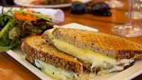 Sarapan Hari Senin, 7 Cheezy Sandwich yang Lumer Mulur Kreasi Netizen