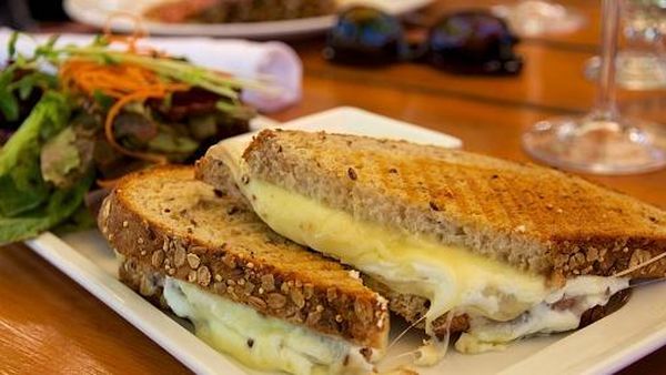Sarapan Hari Senin, 7 Cheezy Sandwich yang Lumer Mulur Kreasi Netizen