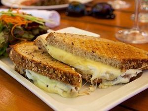 Sarapan Hari Senin, 7 Cheezy Sandwich yang Lumer Mulur Kreasi Netizen