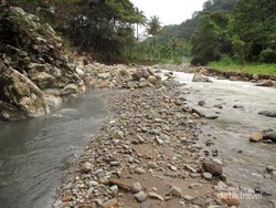 Ajaib! Sungai Panas Dingin di Sumatera Utara