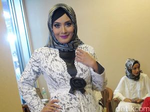 Elma Theana Sudah Move On dari Masalah Gatot Brajamusti Elma Theana Sudah Move On dari Masalah Gatot Brajamusti