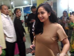 Dear Nagita, Sampai Kapan Bungkam Soal Kedekatan Raffi dan Ayu Ting Ting?