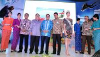 Aksi Menpar Saat Resmikan Pameran Garuda Travel Fair 2016