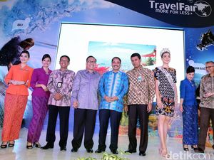 Aksi Menpar Saat Resmikan Pameran Garuda Travel Fair 2016