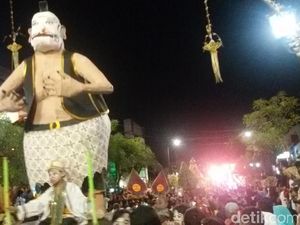 Ribuan Warga Tonton Karnaval Wayang Peringati HUT Kota Yogyakarta Ke-260