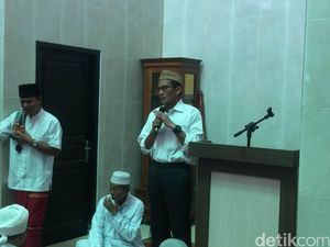 Salat Jumat di Cilangkap, Sandiaga Soroti Harga Sembako dan Pekerjaan