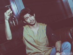 Cara Reza Rahadian Si Troublemaker Bertahan dari Razia Rambut di Sekolah