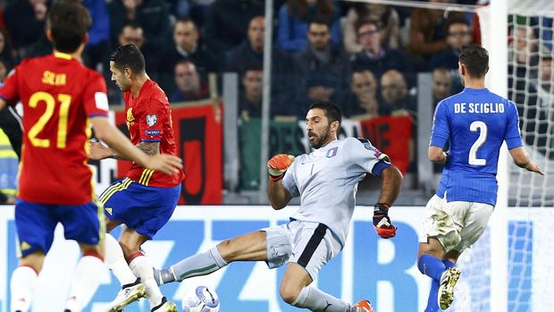 'Hadiah' Gol untuk Vitolo dari Buffon