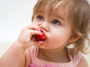 Anak Banyak Ngemil Makanan Manis? Perhatikan Porsinya!