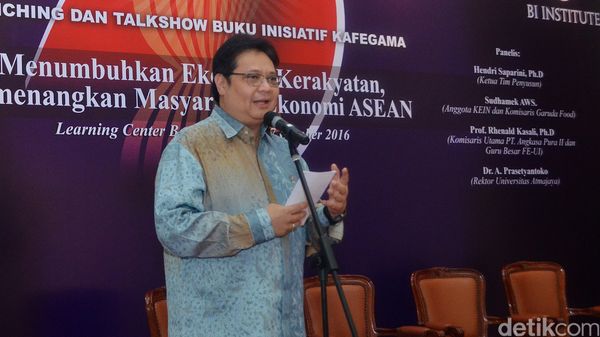 Menperin Airlangga Hadiri Diskusi Buku Ekonomi Kerakyatan