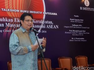 Menperin Airlangga Hadiri Diskusi Buku Ekonomi Kerakyatan