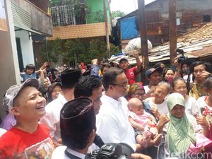Janji Anies ke Warga Kali Sekretaris: Jumlah KJP Naik Hingga Pekerjaan