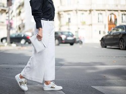 Wanita Kini Lebih Suka Beli Sneakers Daripada High Heels, Mengapa?