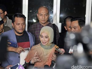 Dulu Pasang Badan, Reza Artamevia Kini Justru Polisikan Aa Gatot Brajamusti Dulu Pasang Badan, Reza Artamevia Kini Justru Polisikan Aa Gatot Brajamusti