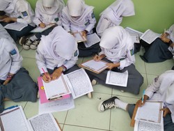 Kemenag Apresiasi Gerakan Tulis Ulang Alquran di Man 2 Bandung