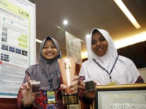 Anak Bangka dan Stephen Hawking Anak Bangka dan Stephen Hawking