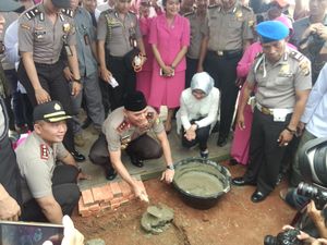 Kapolda Metro dan Airin Hadiri Peletakan Batu Pertama Masjid di Polresta Tangsel Kapolda Metro dan Airin Hadiri Peletakan Batu Pertama Masjid di Polresta Tangsel