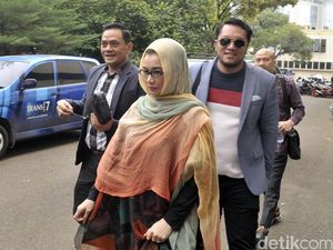 Terakhir Jenguk Gatot, Ini yang Terjadi pada Reza Artamevia Terakhir Jenguk Gatot, Ini yang Terjadi pada Reza Artamevia