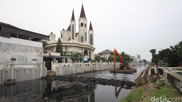 Normalisasi Kali Sekretaris Antisipasi Banjir Jakarta Barat
