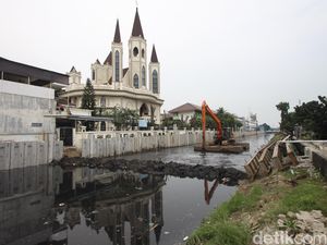 Normalisasi Kali Sekretaris Antisipasi Banjir Jakarta Barat