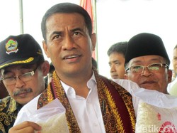 Mentan Minta Pengoplos Beras di Pasar Induk Cipinang Dihukum