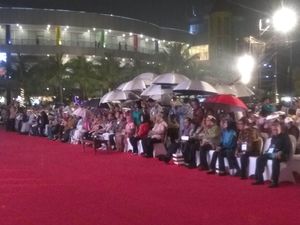 Tabuhan Gendang Doll di Bawah Rintik Hujan Tandai Pembukaan TAFISA Games 2016