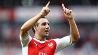 Di nomor 9 ada mantan pemain Arsenal Santi Cazorla. Dia menceploskan 25 gol (Getty Images/Clive Rose)