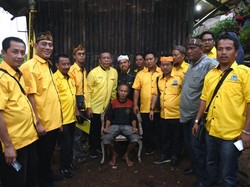 Ketua DPD Golkar Jabar Lantik Pengurus Kuningan di Gubuk Subarna