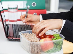 Cara Praktis Penuhi Kebutuhan Serat Harian di Tengah Aktivitas Padat