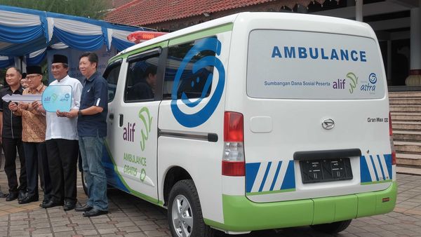 Ambulans untuk Yayasan Masjid Agung Serang