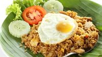 Hujan-hujan Enaknya Sarapan Nasi Goreng yang Bikin Hangat dan Kenyang