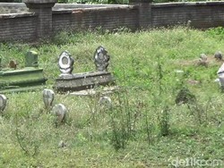 Polisi Temukan 2 Makam di Area Padepokan, Diduga Pengikut Dimas Kanjeng