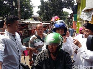 Naik Ojek Online, Anies Baswedan Kunjungi Warga Kampung Magesen Manggarai