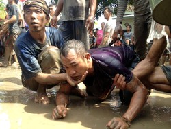Saat Warga Kesurupan Massal di Ritual Adat Keboan, Banyuwangi