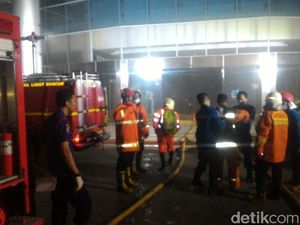 Kebakaran di Mall Cipinang Indah Berhasil Dipadamkan, 4 Orang Dibawa ke RS