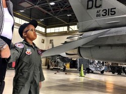 Kebahagiaan Bocah Pengidap Tumor Otak Langka Saat Jadi Pilot Sehari